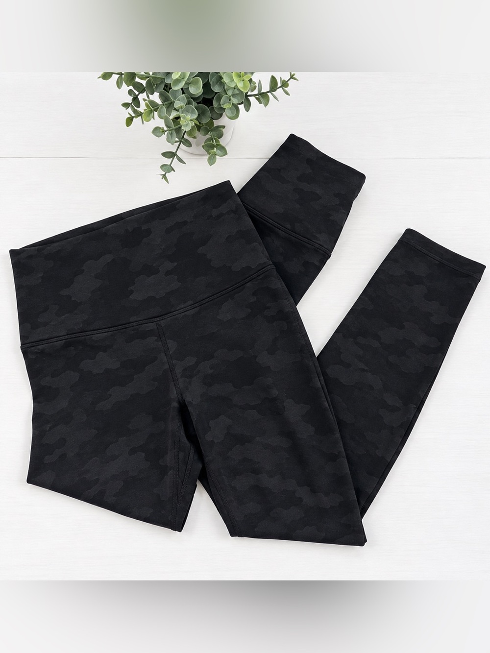 Lululemon Wunder Train High-Rise Crop 23"
Heritage 365 Camo Deep Coal Size 4